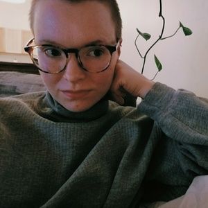 Meet your Posher, Claudia